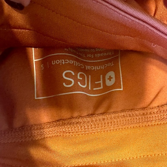 Tera cotta figs scrubs set - Picture 3 of 3